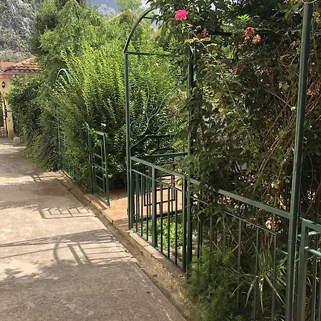 Apartments Qualitas Kotor Exterior photo